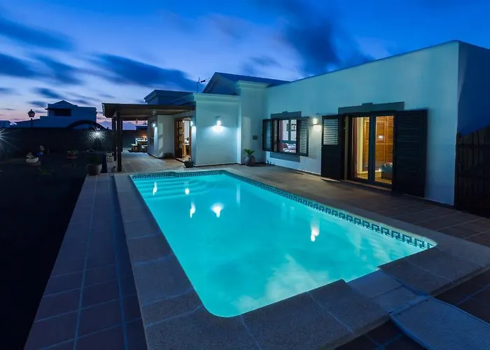 El Faro بلايا بلانكا